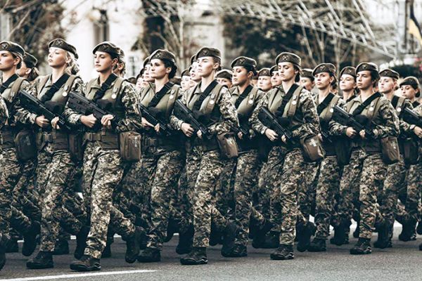 Чи заженуть українок в армію?