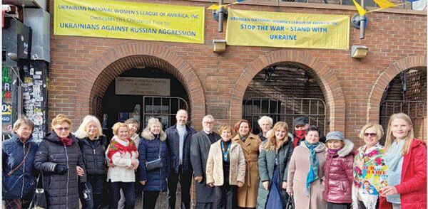 Примножуючи традиції:  засвічення ялинки союзянками Нью-Йорку