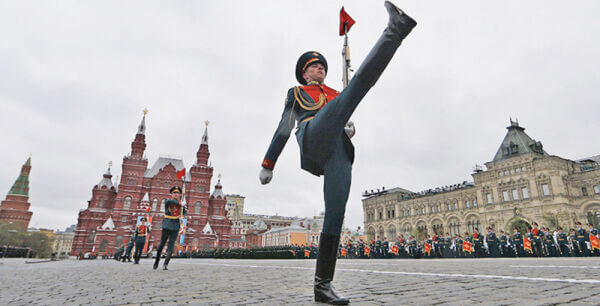 Страх, приниження і пропаганда: культ «вєлікой побєди» рухнув