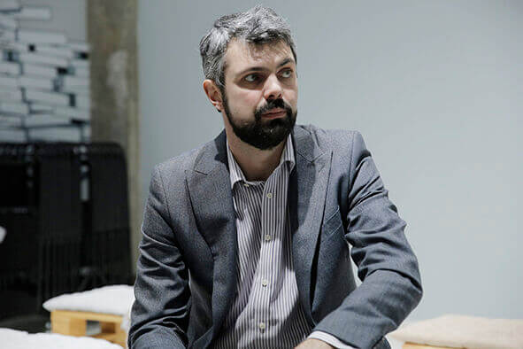 ЧАС ЗБИРАТИ КАМІННЯ ЧИ Й ДАЛІ  ДРОБИТИ ЙОГО,  Або в чому полягає місія Антона Дробовича