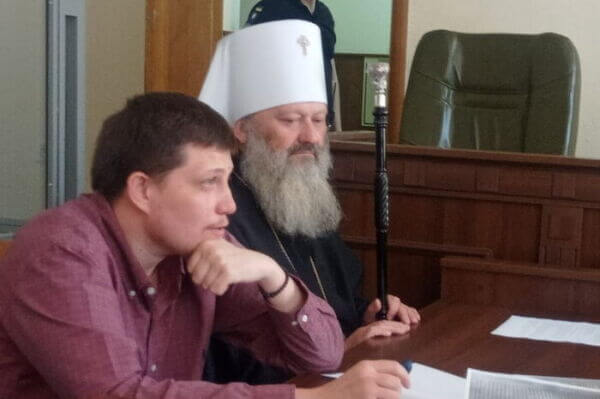 Непробивні «лінії оборони» московських попів в Україні