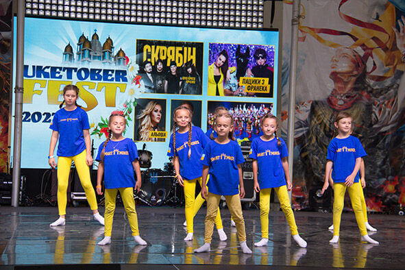 І зостанемось ми. І засіємо жито. І на рідній землі завесніє життя…