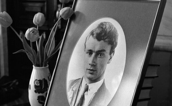 Олег Ольжич – від талановитого студента до талановитого поета