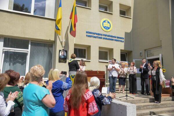 У Вільнюсі відкрили меморіальну дошку Лесі Українці