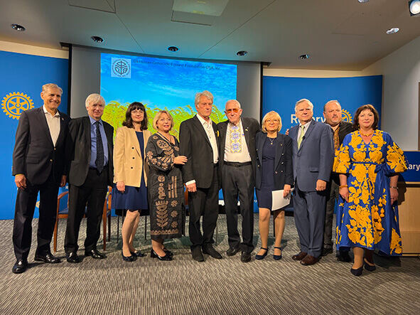 До відзначення 90-річчя  Голодомору-геноциду 1932-1933 рр.  в Україні відбувся симпозіум  «Україна: країна в облозі»