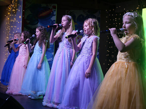 Діти співали про мрії, про мир, про любов