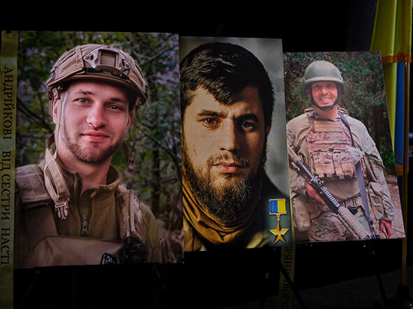 А душі їхні вітами кленовими розкажуть правду…