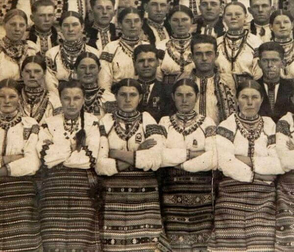 Котильйон: давня українська прикраса повертається  в моду та серця людей