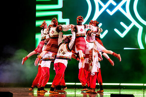 Силою танцю – вглиб, до коріння. Силою танцю – ввись, до небес