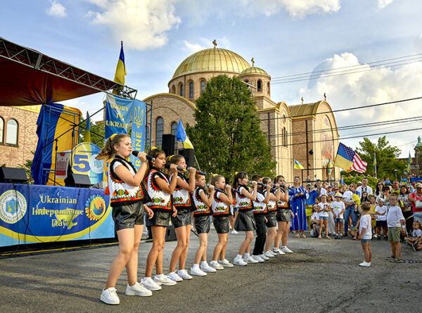 Молитви, пісні  і живий ланцюг єднання