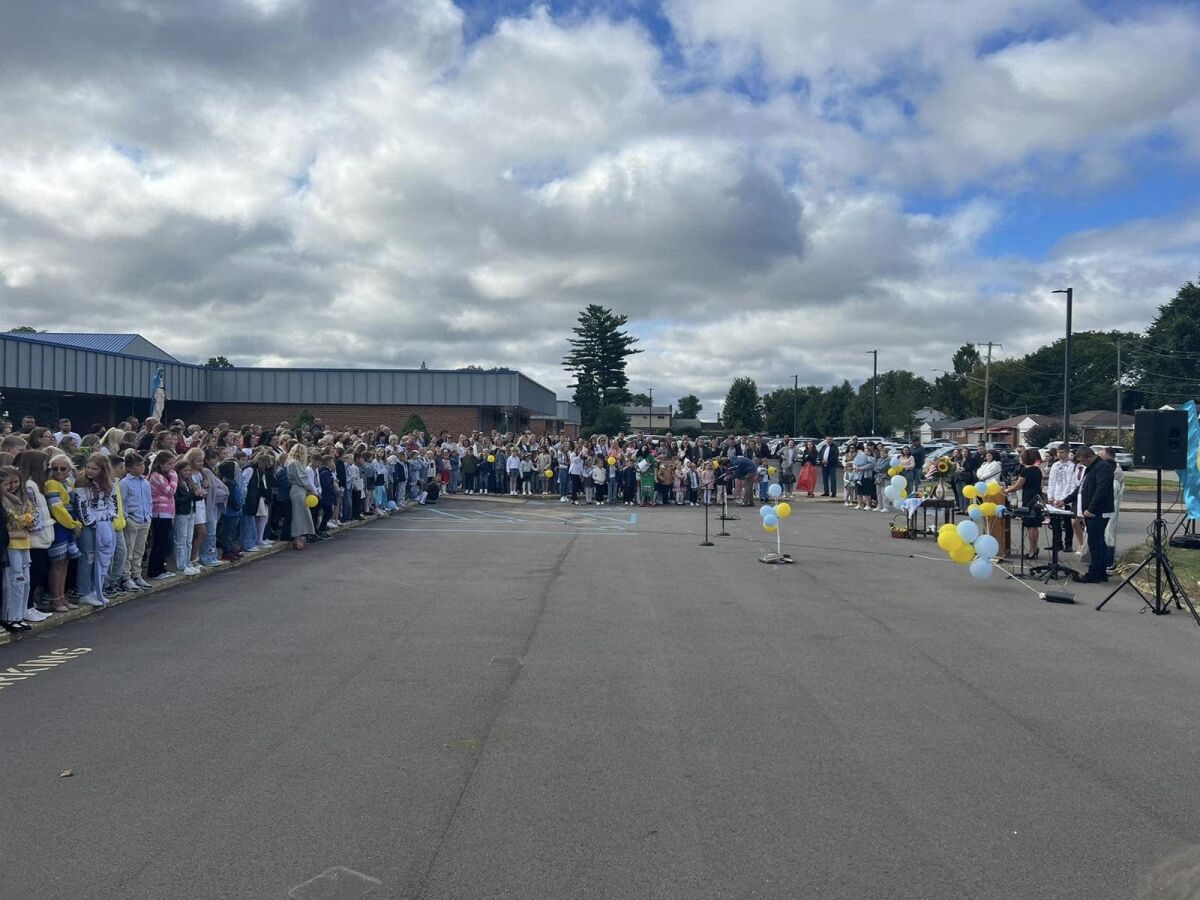 У рідну школу повертатись час