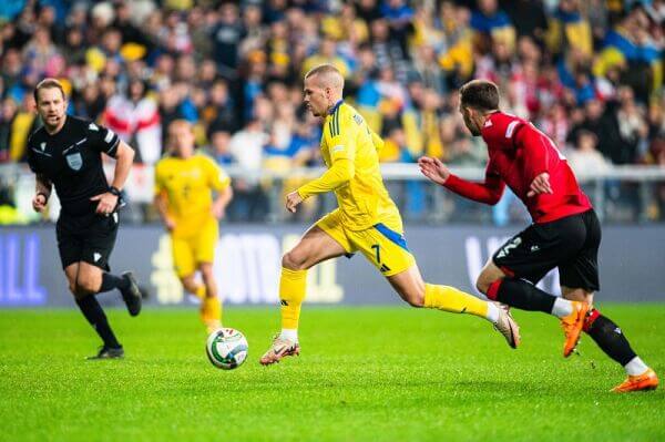 Огляд спортивних новин тижня: хроніки збірних, баскетбол,  шахи і Мбаппе