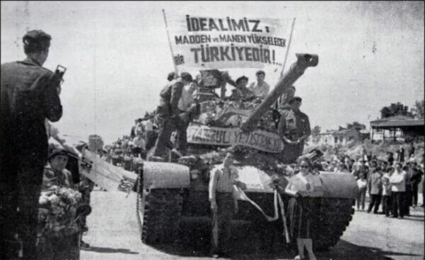 Звивиста стежка перманентної збройної демократії