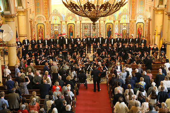 Музика, пісня, молитва і біль  за трагедію в Сумах переплелися під куполом катедри