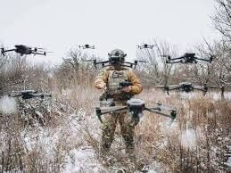 Знову заговорили про вибори,  політику, воєнний стан і кінець війни