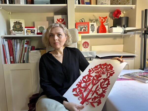 Дарія Альошкіна: «Витинанка народжується, коли папір  складається і розкривається, –  це своєрідна магія»