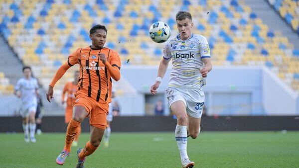 Огляд спортивних новин тижня:  багато футболу, рекорди  Світоліної та дата бою Усик – Дюбуа