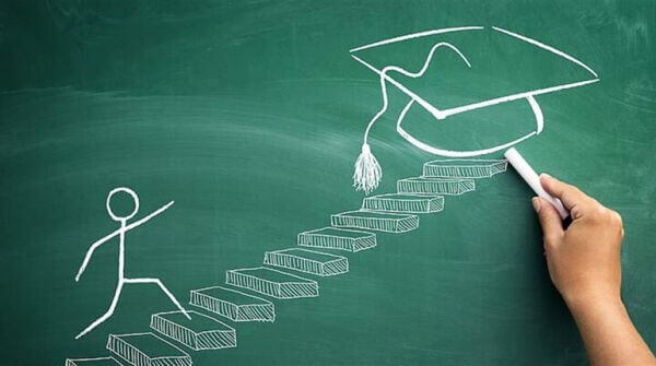 Майбутнє за фахом: що варто обрати вступникам в Україні  та які спеціальності перевантажені випускниками ВНЗ