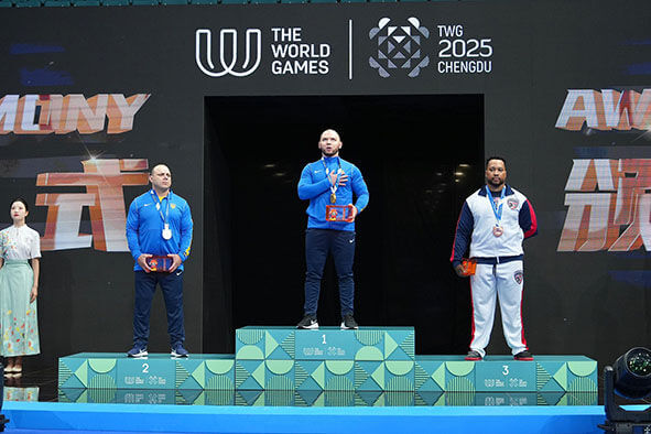 Огляд спортивних новин тижня:  Дебют Забарного у ПСЖ, неприємні дискваліфікації та приємні медалі