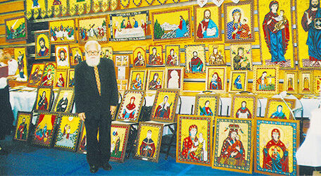 Вишитий іконостас отця-доктора Дмитра Блажейовського в сакральному просторі нації