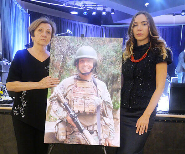 Біль розлуки не стає меншим. Він просто перетворюється на пам’ять…