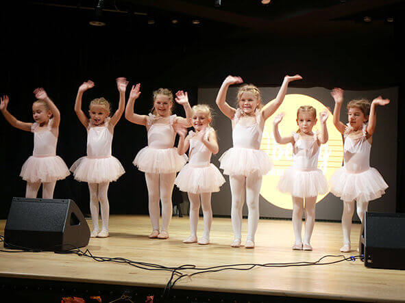 Хай мирне небо усміхається… Господи, почуй дитячі голоси