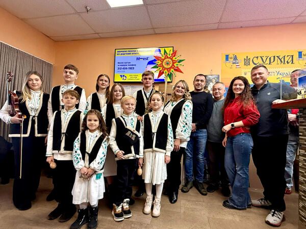 Колядує наша родина, прославляє Божого Сина